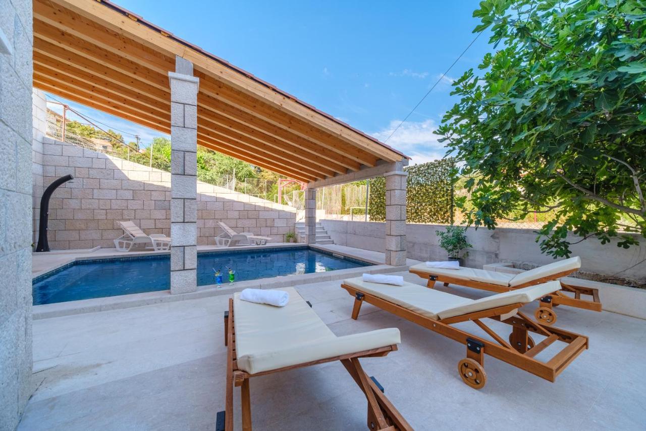 Luxury Stone Villa Nevija 2022 Private Villa Milna  Buitenkant foto